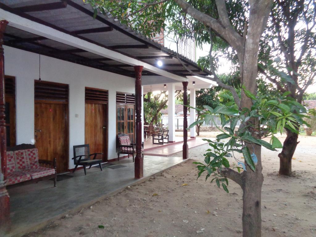 Jayaru Guest House 波隆纳鲁沃 外观 照片